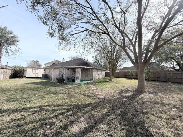 9221 Desirable Drive, La Porte, TX 77571