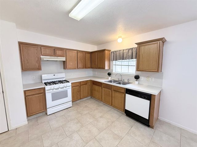 9221 Desirable Drive, La Porte, TX 77571