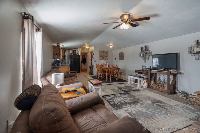 13009 Ns 419 Road, Delaware, OK 74027