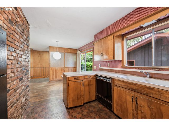 2041 E 26th Ave, Eugene, OR 97403