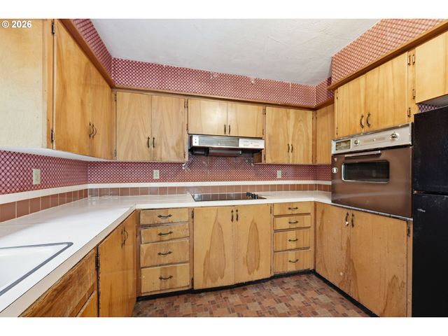 2041 E 26th Ave, Eugene, OR 97403