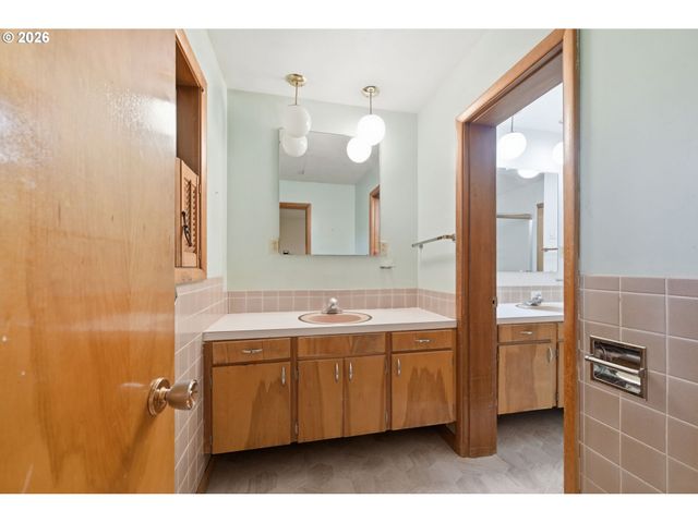 2041 E 26th Ave, Eugene, OR 97403