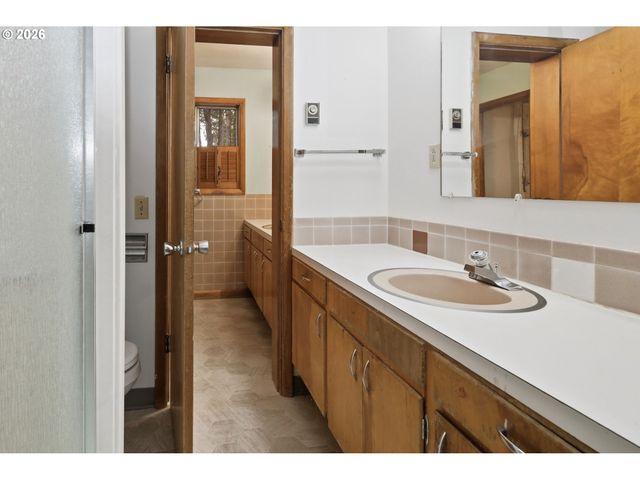 2041 E 26th Ave, Eugene, OR 97403