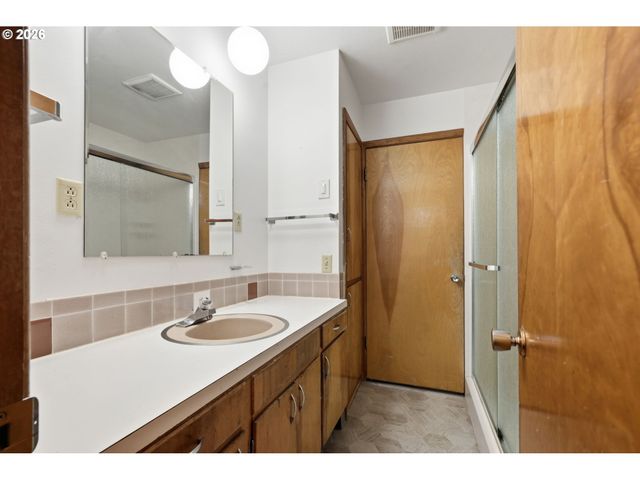 2041 E 26th Ave, Eugene, OR 97403