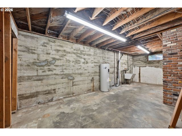 2041 E 26th Ave, Eugene, OR 97403