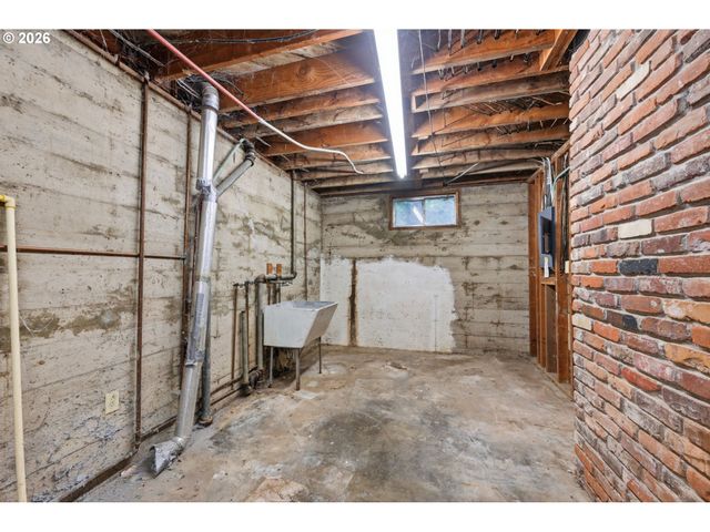 2041 E 26th Ave, Eugene, OR 97403