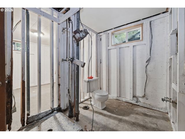 2041 E 26th Ave, Eugene, OR 97403