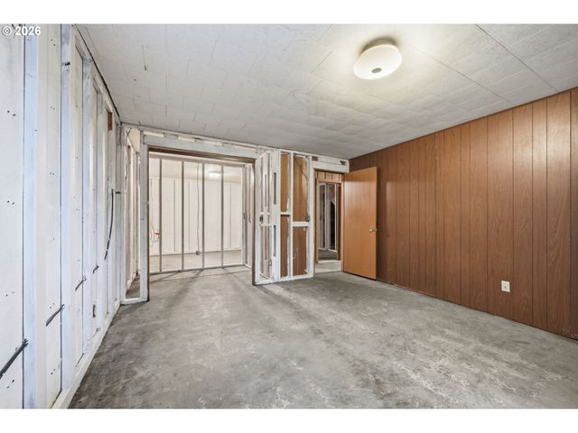 2041 E 26th Ave, Eugene, OR 97403