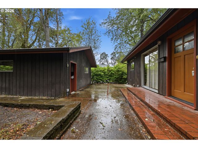 2041 E 26th Ave, Eugene, OR 97403