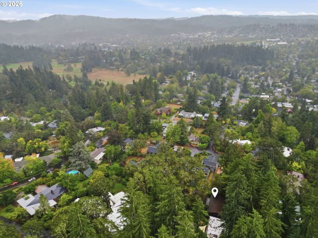 2041 E 26th Ave, Eugene, OR 97403