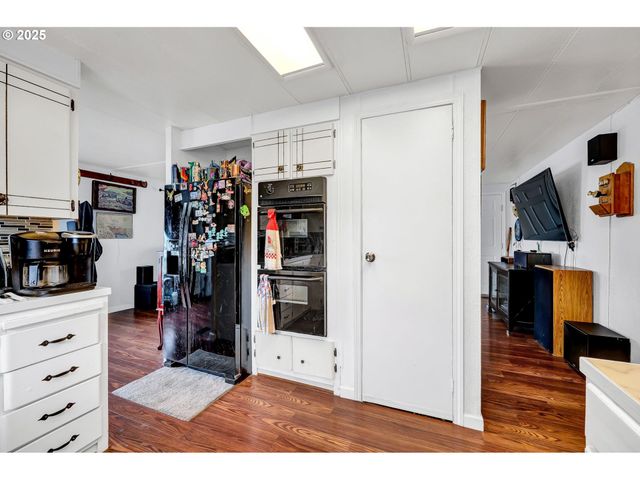 4990 MORELY Loop, Eugene, OR 97402