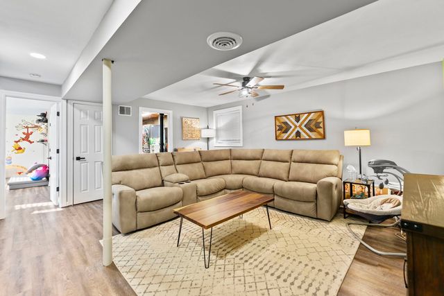 102 6th Avenue, Marengo, IL 60152