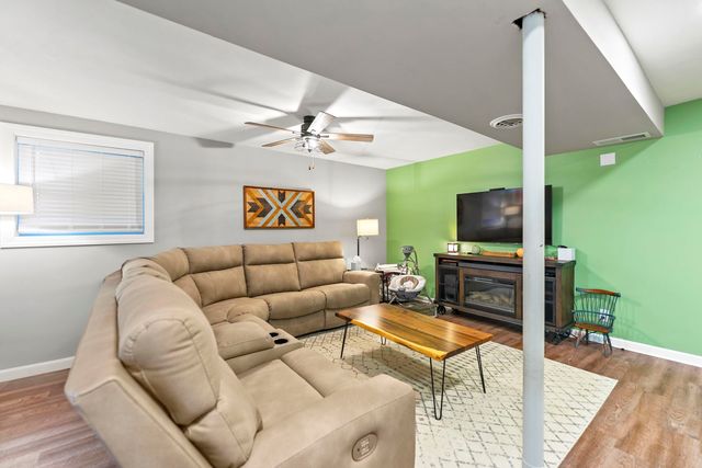 102 6th Avenue, Marengo, IL 60152