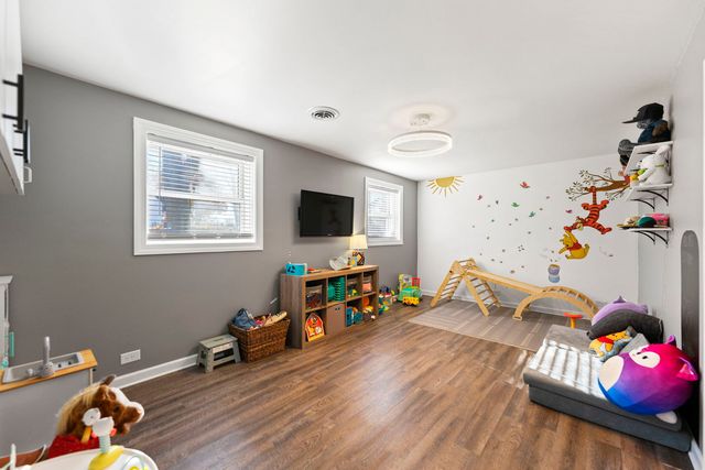 102 6th Avenue, Marengo, IL 60152