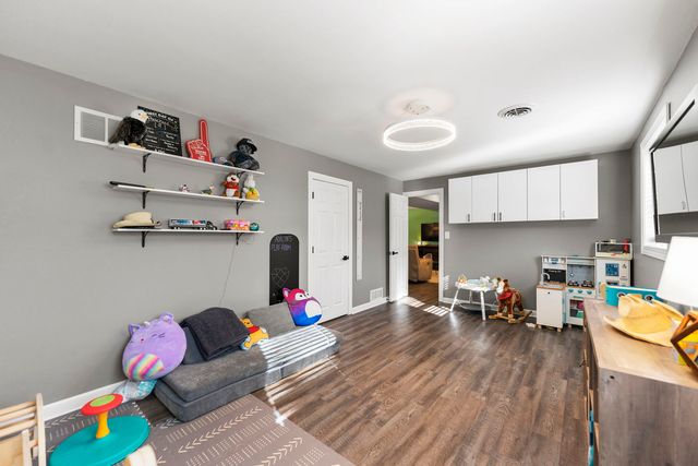 102 6th Avenue, Marengo, IL 60152