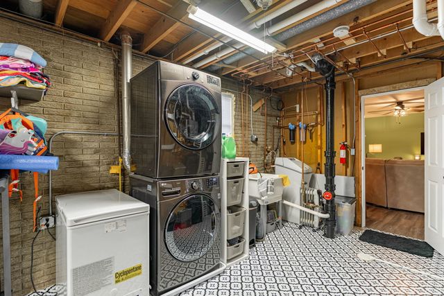 102 6th Avenue, Marengo, IL 60152