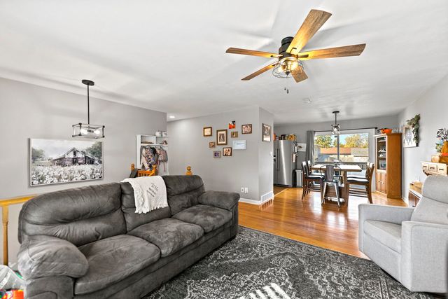 102 6th Avenue, Marengo, IL 60152