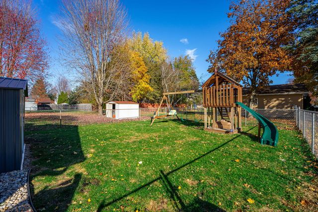 102 6th Avenue, Marengo, IL 60152