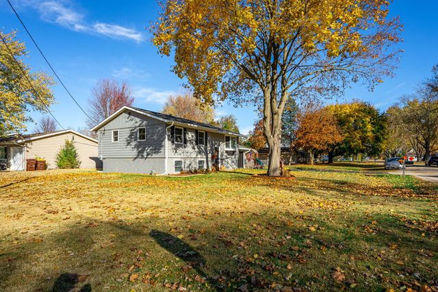 102 6th Avenue, Marengo, IL 60152