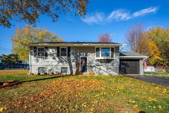 102 6th Avenue, Marengo, IL 60152