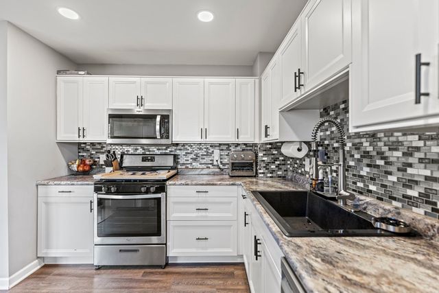 102 6th Avenue, Marengo, IL 60152