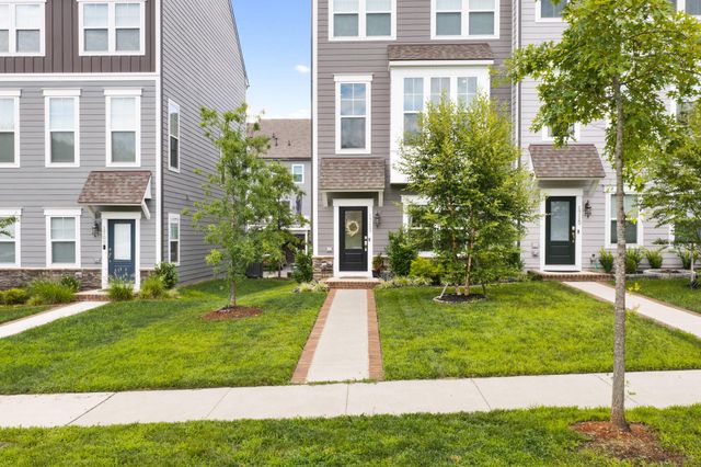 1713 AUTUMN MAPLE LEAF DR, Dumfries, VA 22026