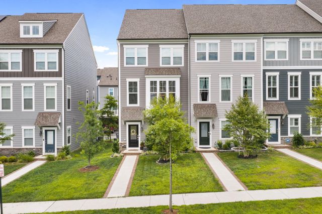 1713 AUTUMN MAPLE LEAF DR, Dumfries, VA 22026