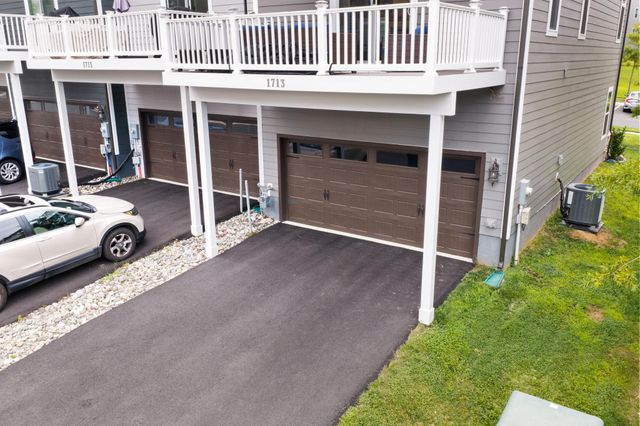 1713 AUTUMN MAPLE LEAF DR, Dumfries, VA 22026