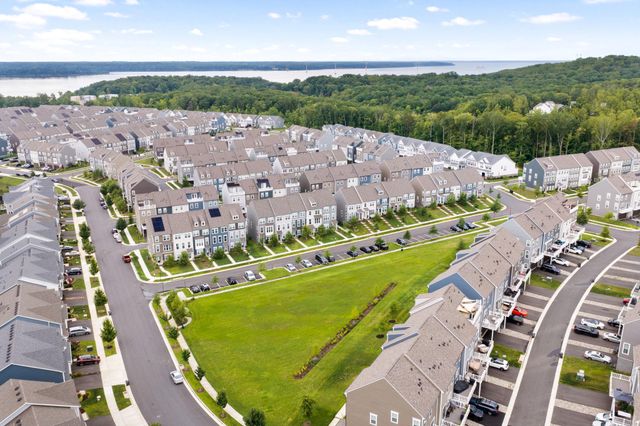 1713 AUTUMN MAPLE LEAF DR, Dumfries, VA 22026
