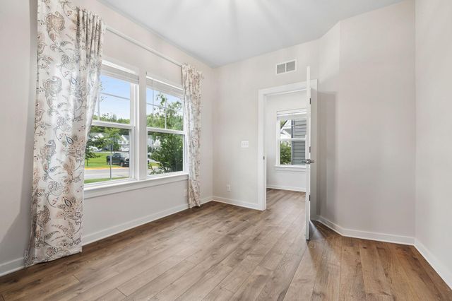 1713 AUTUMN MAPLE LEAF DR, Dumfries, VA 22026