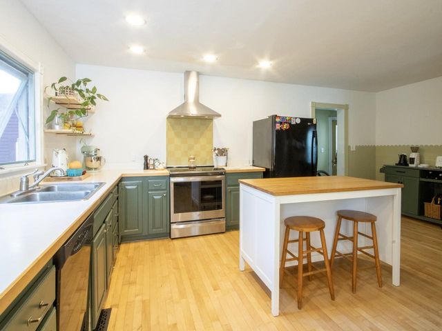 36 Booth Street, Burlington, VT 05401