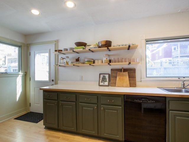 36 Booth Street, Burlington, VT 05401