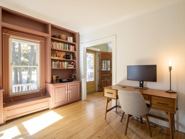 36 Booth Street, Burlington, VT 05401