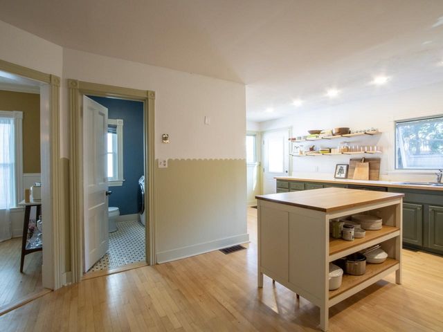 36 Booth Street, Burlington, VT 05401