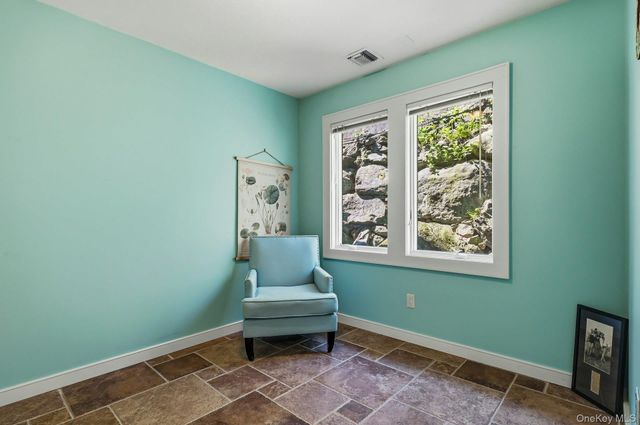 75 West Shore Road 4, Port Washington, NY 11050