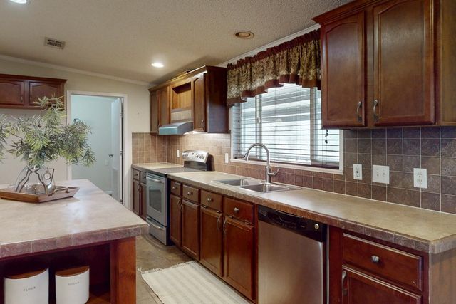 118 Yaupon Drive, Caldwell, TX 77836