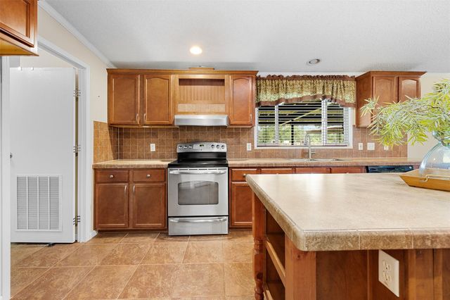 118 Yaupon Drive, Caldwell, TX 77836