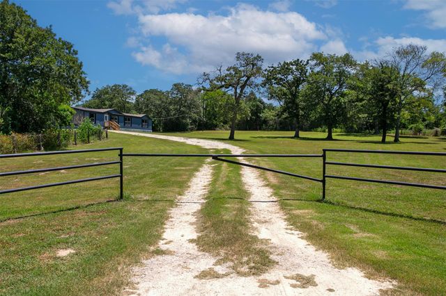 118 Yaupon Drive, Caldwell, TX 77836