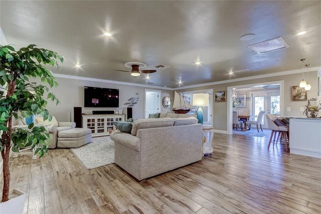 3835 48 AVENUE S, St Petersburg, FL 33711