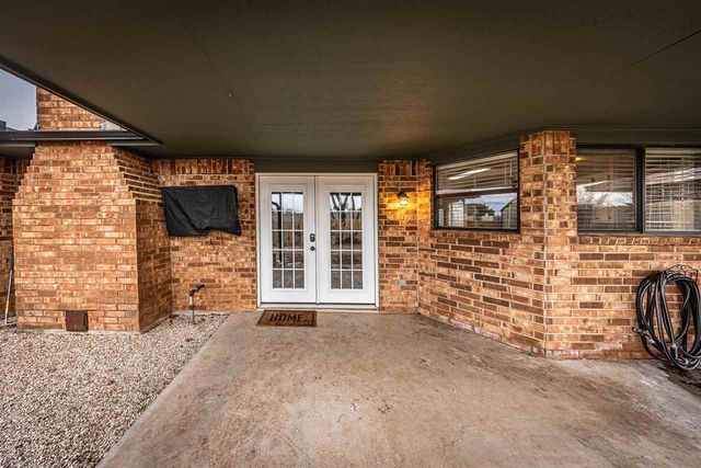 6819 NW Willow Creek Dr, Lawton, OK 73505