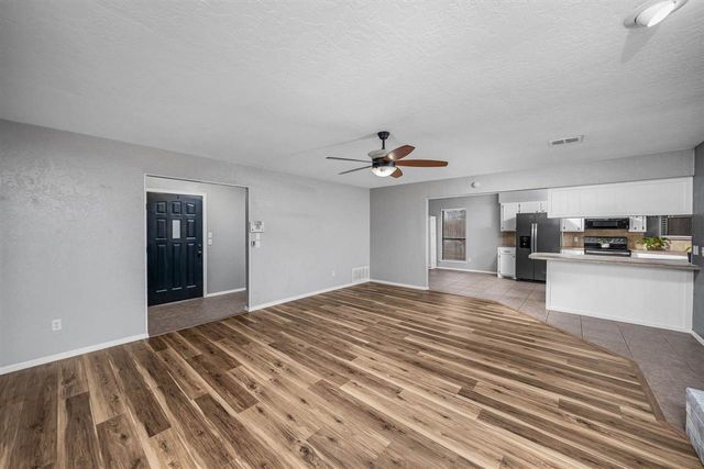 6819 NW Willow Creek Dr, Lawton, OK 73505