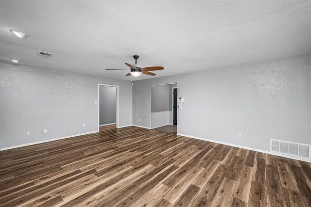 6819 NW Willow Creek Dr, Lawton, OK 73505