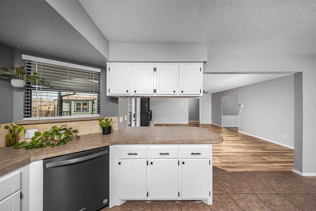 6819 NW Willow Creek Dr, Lawton, OK 73505