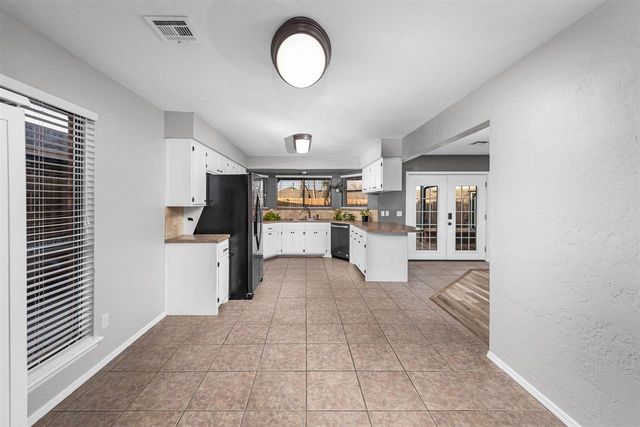 6819 NW Willow Creek Dr, Lawton, OK 73505