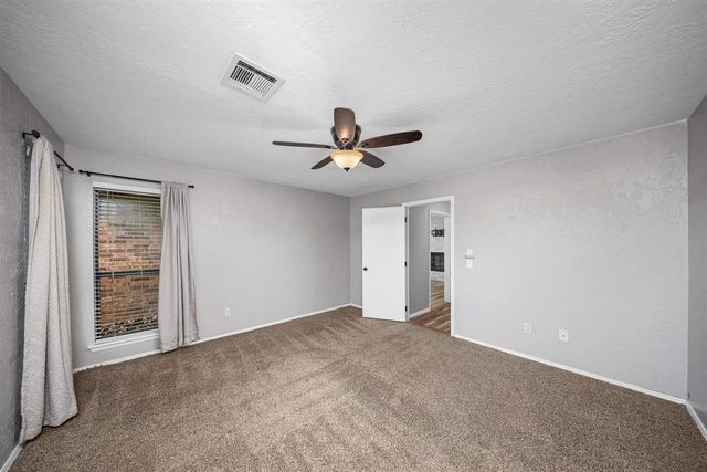 6819 NW Willow Creek Dr, Lawton, OK 73505