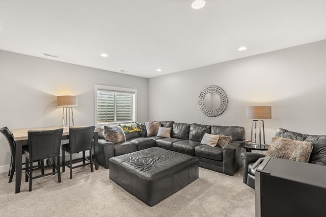 1216 SE Williams Court, Waukee, IA 50263