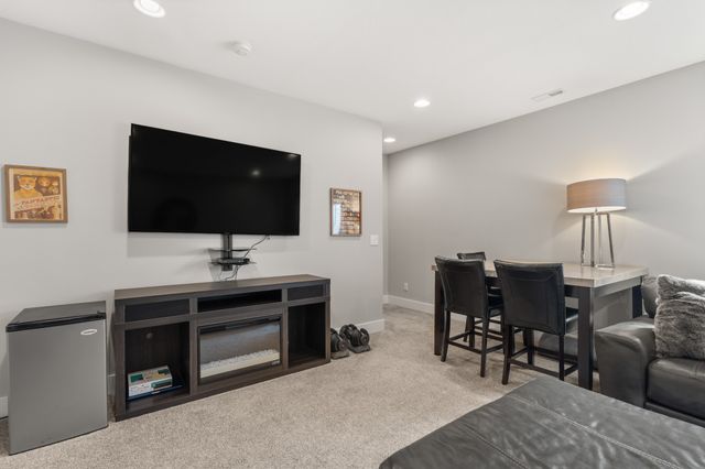 1216 SE Williams Court, Waukee, IA 50263