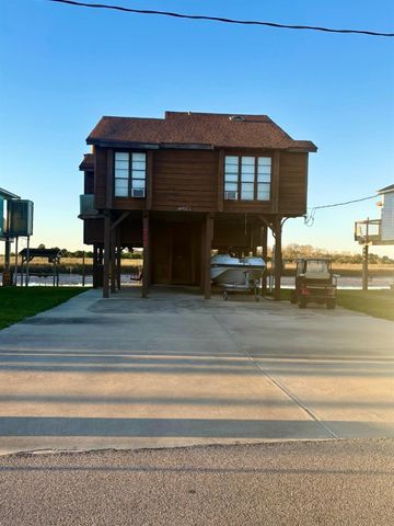 215 Redfish Drive, Freeport, TX 77541