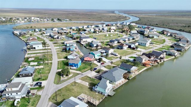 215 Redfish Drive, Freeport, TX 77541