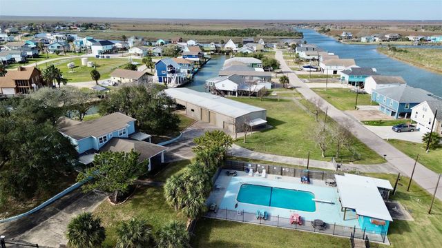 215 Redfish Drive, Freeport, TX 77541